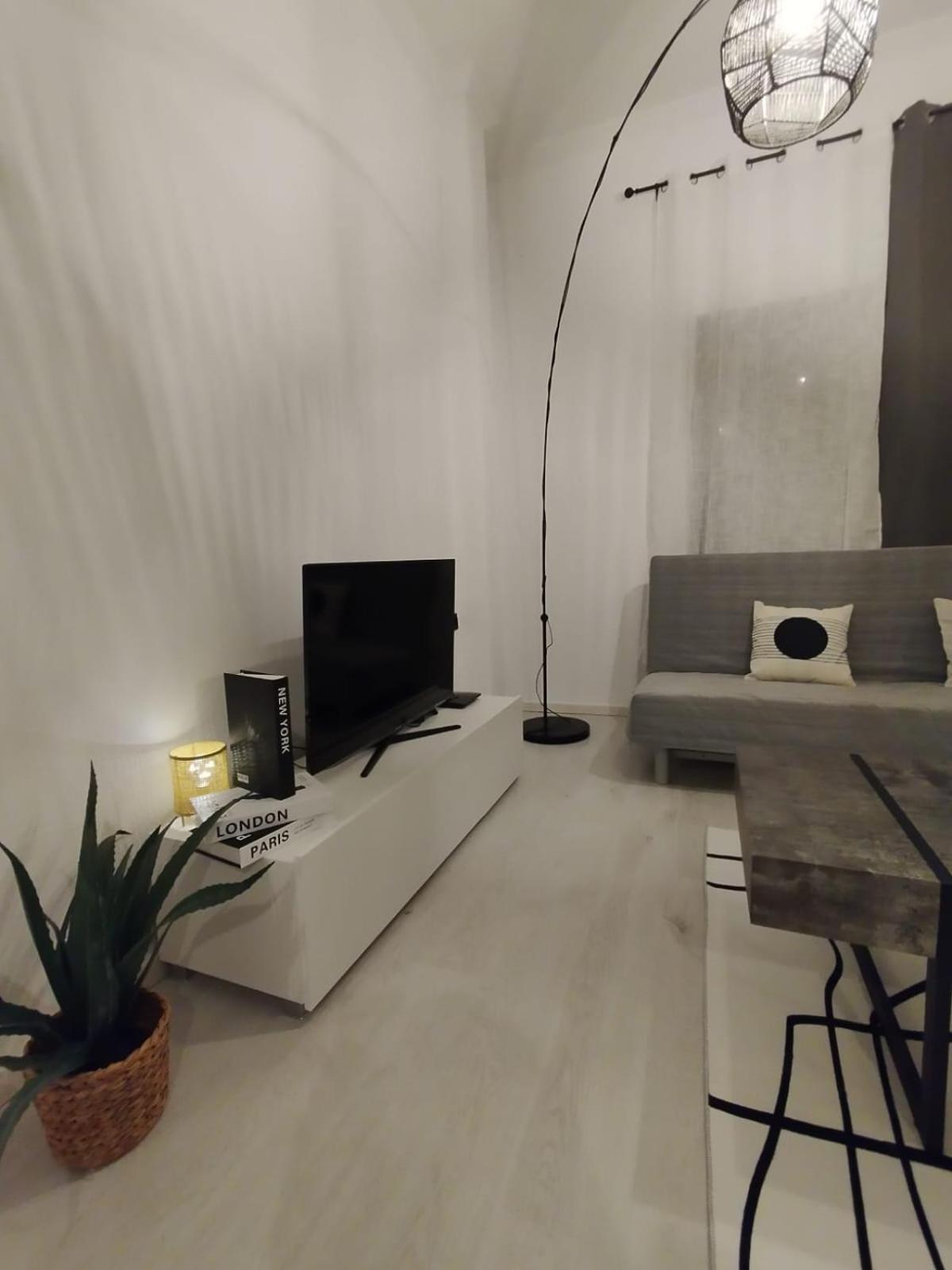 Black N' White Cozy Housegarden アレクサンドルポリス エクステリア 写真
