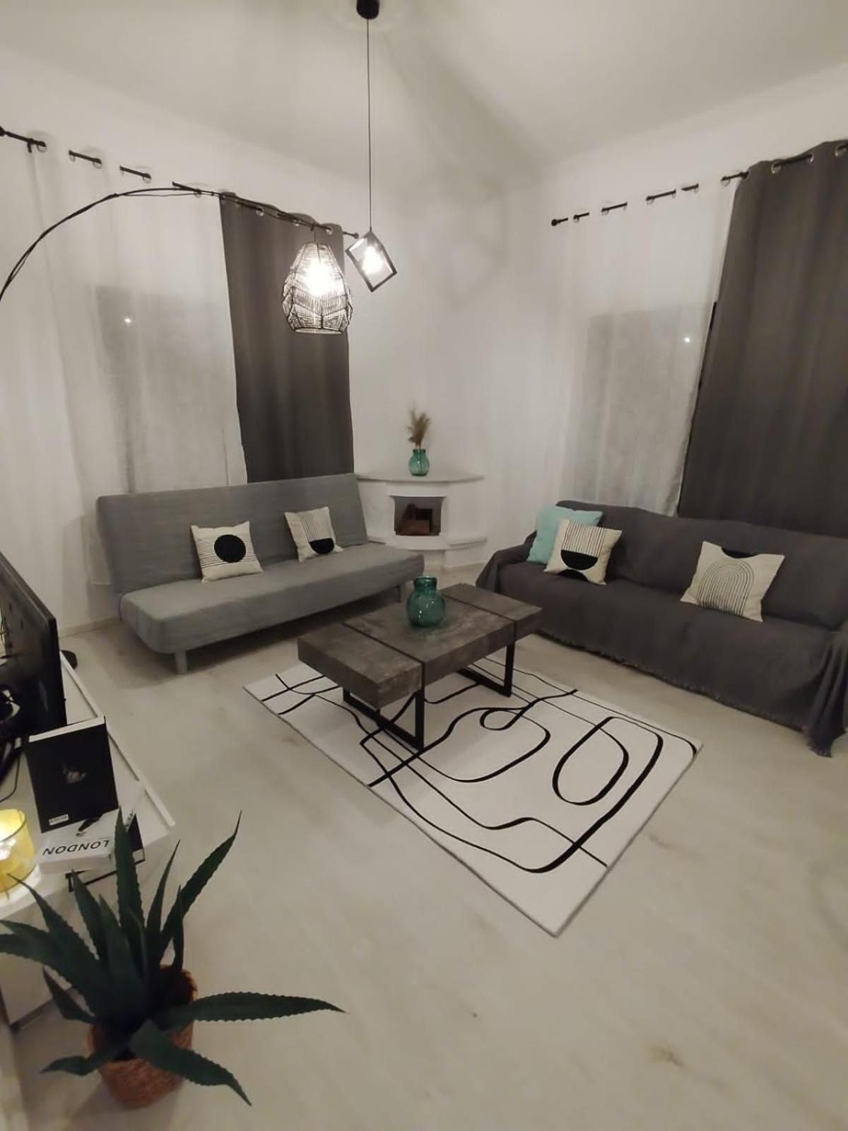 Black N' White Cozy Housegarden アレクサンドルポリス エクステリア 写真